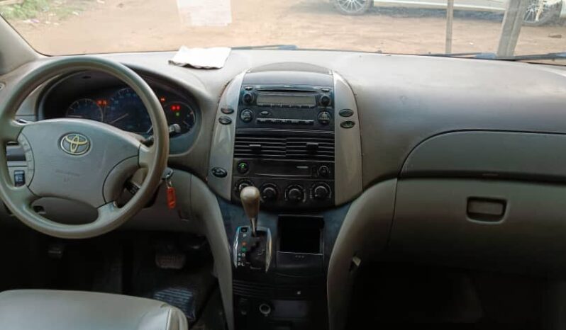 
								Naija Used 2010 Toyota Sienna full									